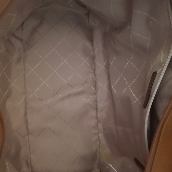 XL MK Jet Set Travel Tote - Picture 6 of 8